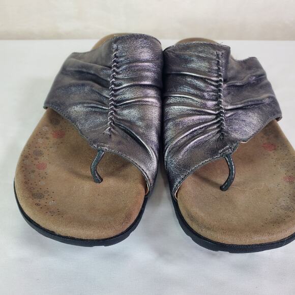 Taos Gift 2 Sandals Women Sz 8 Slip On Thong Gray Leather Casual Metallic Pewter - Picture 3 of 7